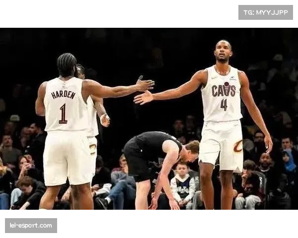 骑士哈登莫布里挡拆组合效率惊人，13次配合产出26分